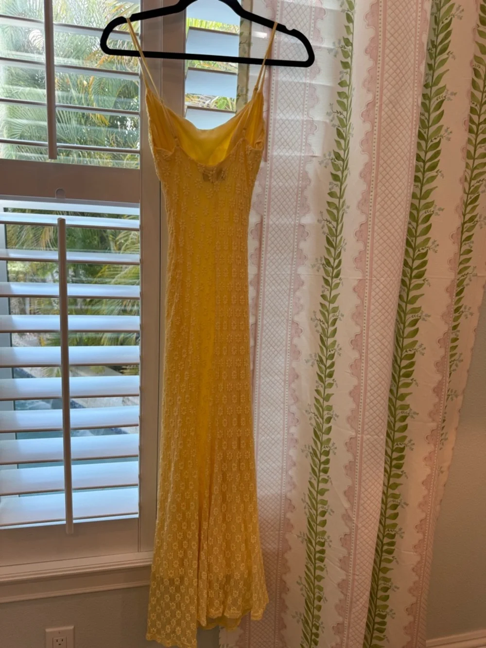 Bardot Yellow Lace Midi Dress - Picture 6 of 6